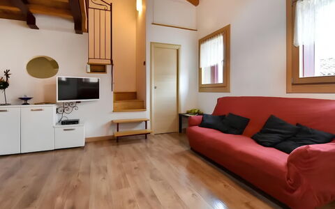 La Corte di Marga - Casa Gustet: Flooring, Interior Design, Holz, Fussboden, Möbel, Holzboden, Zimmer, Decke, Zuhause, Wohnzimmer