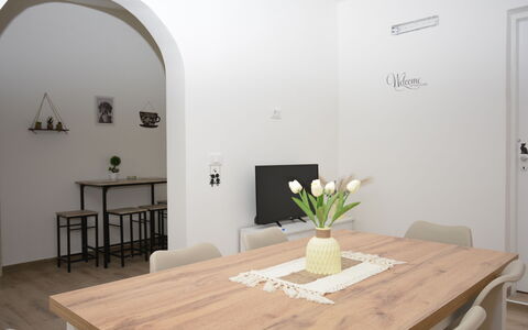Villa Cosentini: Möbel, Interior Design, Flooring, Wand, Tabelle, Holz, Fussboden, Küche & Esszimmer Tisch, Stuhl, Esszimmer