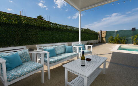 Villa Cosentini: Möbel, Gartenmöbel, Stuhl, Tabelle, Interior Design, Fussboden, Flooring, Tisch Im Freien, Schwimmbad, Kaffetisch