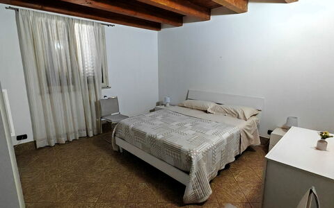 Villa del Monte: Bett, Schlafzimmer, Fussboden, Bettdecke, Bedding, Interior Design, Flooring, Zimmer, Möbel, Decke