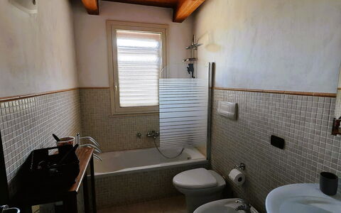 Villa del Monte: Wand, Armatur, Flooring, Fussboden, Installation, Fliese, Badezimmer, Verbundwerkstoff, Zapfhahn, Bad Sink