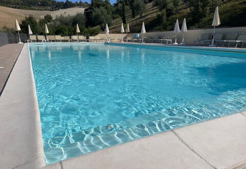 Serafini Holiday Home: Schwimmbad, Gartenmöbel, Verbundwerkstoff, Resort, Sonnenliege, Thermae, Stuhl, Ferienort, Eco Hotel, Hotel