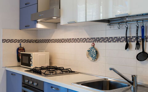 Geranio: Küche, Major Appliance, Küchengerät, Herd, Countertop, Herd, Gasherd, Flooring, Cabinetry, Cooktop