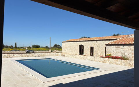 Villa Palmento: Schwimmbad, Verbundwerkstoff, Estate, Beton, Fliese, Hazienda, Resort, Villa, Water Feature, Flagstone