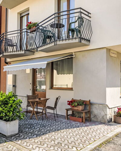 Mimi: Blumentopf, Tür, Balkon, Zimmerpflanze, Wohnung, Markise, Farbe