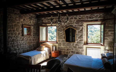 Agriturismo Arcera: Wand, Schlafzimmer, Bett, Möbel, Bettdecke, Interior Design, Bedding, Bettrahmen, Zimmer, Decke