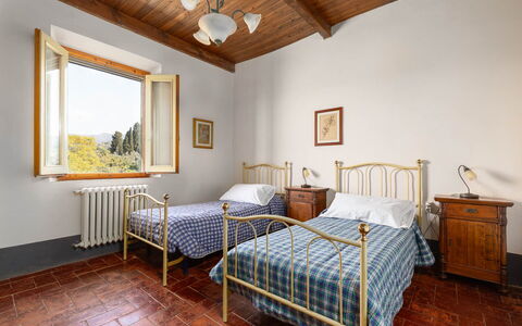 Il Leccio, Vinci, Private Pool and Tennis: Möbel, Bett, Schlafzimmer, Interior Design, Zimmer, Bedding, Bettrahmen, Bettdecke, Zuhause, Bilderrahmen