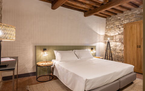Maison Badia a Passignano: Wand, Möbel, Interior Design, Schlafzimmer, Bett, Textil, Flooring, Decke, Fussboden, Linens