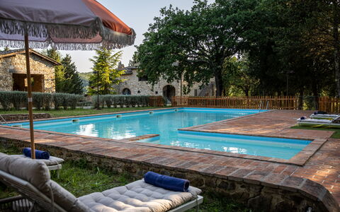 Maison Badia a Passignano: Schwimmbad, Resort, Water Feature, Estate, Hazienda, Eco Hotel, Freizeit, Garten, Gartenmöbel, Schatten