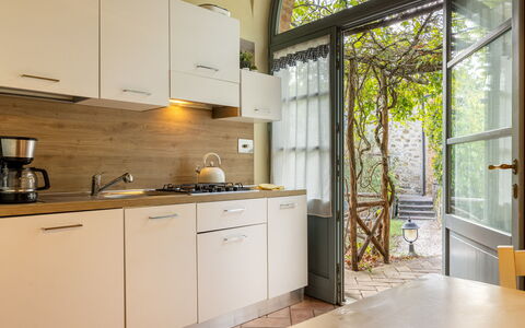 Casa Stella Serena, Casole D'Elsa, Pool: Küchengerät, Küche, Countertop, Major Appliance, Interior Design, Flooring, Möbel, Cabinetry, Fussboden, Haushaltsgerät