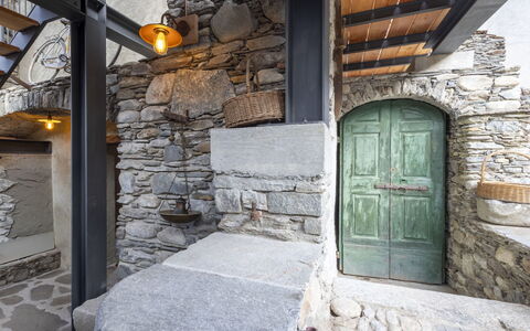 Valtellina 646: Wasser, Baum, Schwimmbad, Resort, Garten, Eco Hotel, Schatten, Landscaping, Tropen