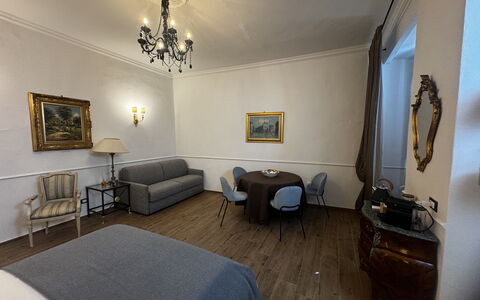 Maison D'Alice: Möbel, Interior Design, Flooring, Fussboden, Decke, Schlafzimmer, Beleuchtung, Zimmer, Bettdecke, Bett