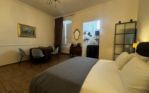 Maison D'Alice: Interior Design, Möbel, Schlafzimmer, Decke, Fussboden, Flooring, Beleuchtung, Zimmer, Bett, Bettrahmen