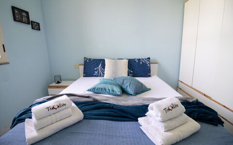 Celeste'S House in Torre Dell'Orso: Möbel, Bett, Schlafzimmer, Interior Design, Bettdecke, Bedding, Zimmer, Linens, Fussboden, Textil