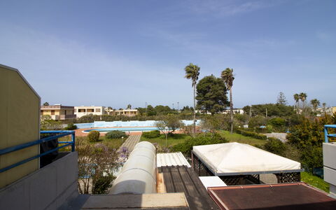 Celeste'S House in Torre Dell'Orso: Wohngebiet, Schatten, Estate, Resort, Hazienda, Landscaping, Villa, Eco Hotel, Schwimmbad