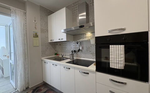 Casa Amare: Küche, Küchengerät, Countertop, Major Appliance, Cabinetry, Herd, Spüle, Herd, Interior Design, Sinken