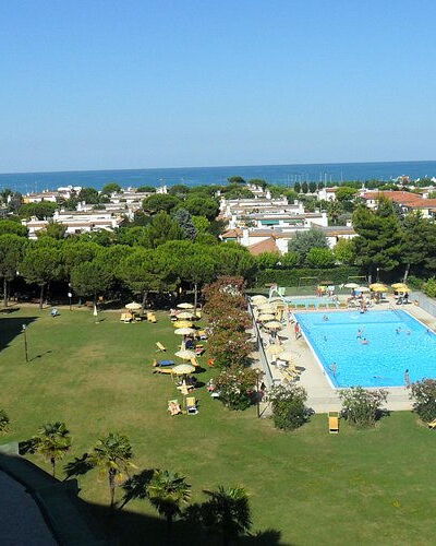 Suite Riviera: Schwimmbad, Resort, Erholung, Freizeit, Eigentumswohnung, Schatten, Hotel, Ferienort, Park, Freizeitzentrum