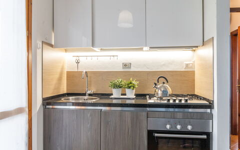 Casa di Lilia: Küchengerät, Küche, Major Appliance, Countertop, Interior Design, Cabinetry, Holz, Herd, Haushaltsgerät, Herd