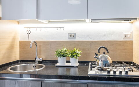 Casa di Lilia: Küche, Küchengerät, Countertop, Interior Design, Major Appliance, Cabinetry, Herd, Haushaltsgerät, Armatur, Spüle