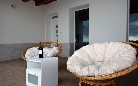 Villa Marzia: Möbel, Holz, Interior Design, Fussboden, Flooring, Holzboden, Zimmer, Holzbeize, Stuhl, Hartholz