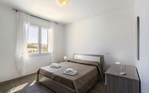 Villa Marzia: Wohnung, Hartholz, Schlafzimmer, Bett, Bedding, Holzboden, Bettrahmen, Planke
