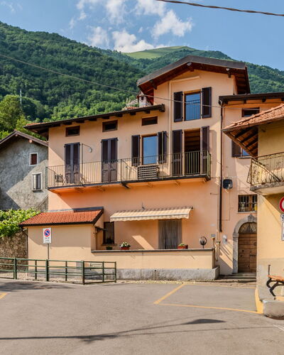 La Terza Casa: Gebäude, Wand, Fenster, Haus, Wohngebiet, Zuhause, \Stadt, Die Architektur, Nachbarschaft, Fassade