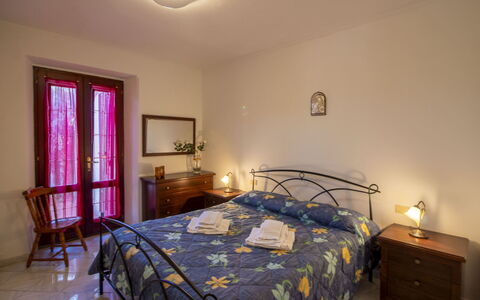 Gli Ulivi: Wand, Schlafzimmer, Interior Design, Fussboden, Flooring, Bett, Möbel, Bettdecke, Linens, Zimmer