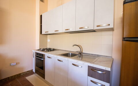 Elena'S House in Otranto: Major Appliance, Flooring, Interior Design, Küchengerät, Holz, Küche, Fussboden, Countertop, Cabinetry, Spüle