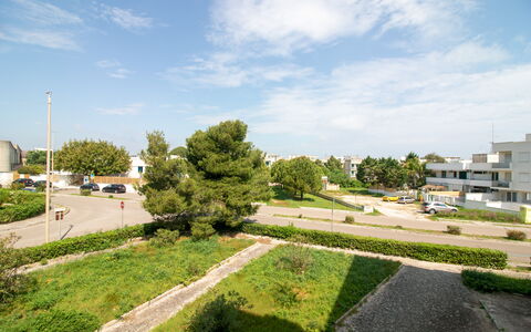 Elena'S House in Otranto: Himmel, Daytime, Strauch, Wohngebiet, Landschaft, Menschliche Siedlung, Urban Design, Garten, Landscaping