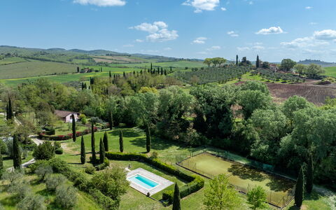 Civico108 Vacation Home, Pool, Castellina in Chian: Strauch, Landschaft, Grundstueck, Garten, Estate, Landscaping, Plantage, Hecke, Rasen, Villa