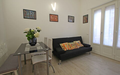 Il Centro: Möbel, Flooring, Fussboden, Interior Design, Wand, Holz, Zimmer, Holzboden, Couch, Wohnzimmer