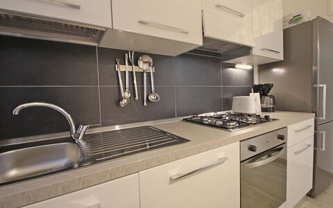Il Centro: Küche, Küchengerät, Countertop, Major Appliance, Herd, Cabinetry, Spüle, Herd, Gasherd, Haushaltsgerät