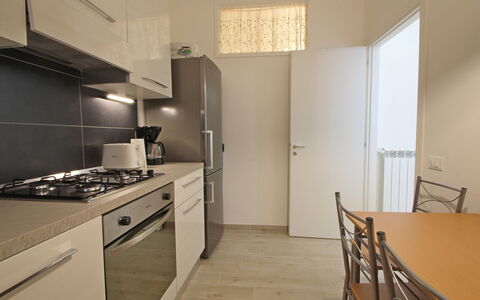 Il Centro: Küchengerät, Küche, Countertop, Major Appliance, Flooring, Interior Design, Möbel, Holz, Fussboden, Cabinetry