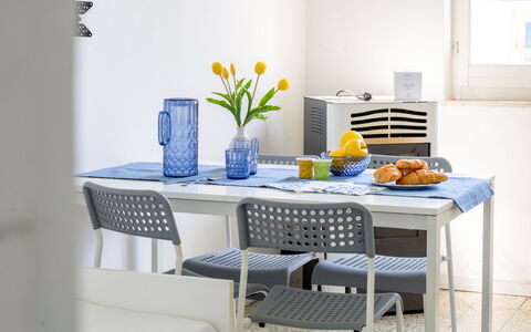 Casale Oleandro Marino: Möbel, Interior Design, Stuhl, Design, Kunststoff, Küche, Kaffetisch, Zimmerpflanze