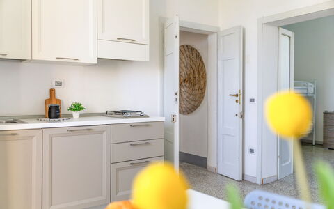 Casale Oleandro Marino: Möbel, Interior Design, Holz, Countertop, Flooring, Cabinetry, Küche, Küchengerät, Zimmer, Major Appliance