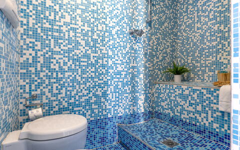 Casale Oleandro Marino: Blau, Badezimmer, Armatur, Flooring, Fussboden, Interior Design, Fliese, Installation, Mosaik