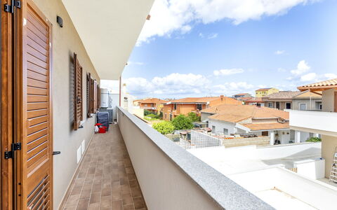 Marina di Sorso 5: Wohnung, Balkon, Daylighting, Fliese, Farbe