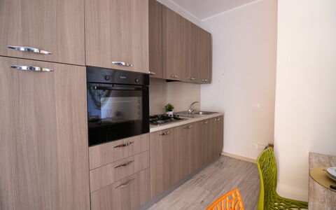 Mediterranea'S House Otranto: Major Appliance, Holz, Flooring, Interior Design, Küchengerät, Küche, Cabinetry, Fussboden, Countertop, Zimmer
