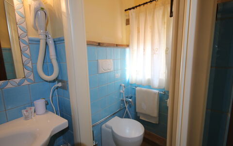 Residence Borgodamare: Flooring, Holz, Fussboden, Interior Design, Bad Sink, Armatur, Badezimmer, Sinken, Installation, Zimmer