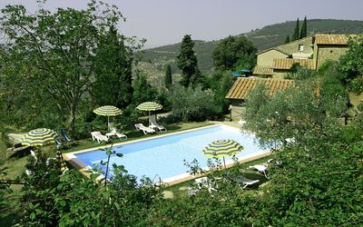 Borgo Del Castagno: Schwimmbad, Eigentum, Natürliche Landschaft, Landschaft, Grundeigentum, Estate, Freizeit, Gebäude, Baum, Haus