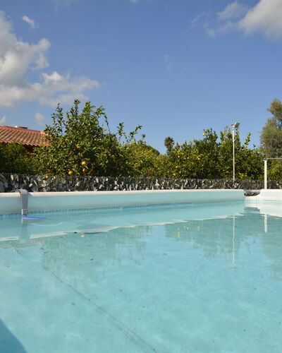 Villa Mameli: Blau, Schwimmbad, Verbundwerkstoff, Schatten, Resort, Eco Hotel, Hazienda, Gartenmöbel, Water Feature, Villa