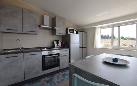 Villa Giugiola: Countertop, Küche, Möbel, Flooring, Fussboden, Interior Design, Armatur, Decke, Major Appliance, Sinken