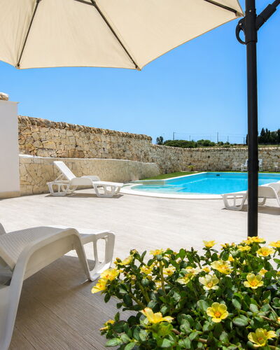 Villa Giugiola: Schwimmbad, Gartenmöbel, Resort, Hotel, Villa, Ferienort