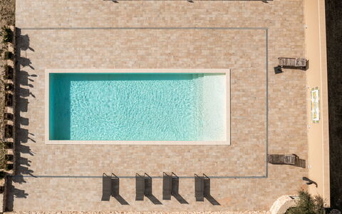 Villa Meti: Schwimmbad, Verbundwerkstoff, Fussboden, Beton, Fliese, Design