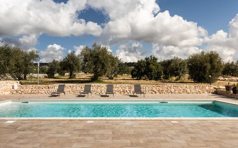 Villa Meti: Schwimmbad, Schatten, Landscaping, Design, Gartenmöbel, Flagstone, Hazienda