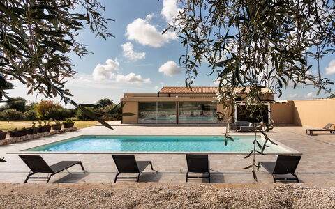 Villa Meti: Schwimmbad, Verbundwerkstoff, Schatten, Resort, Beton, Gartenmöbel, Estate, Eco Hotel, Design, Villa