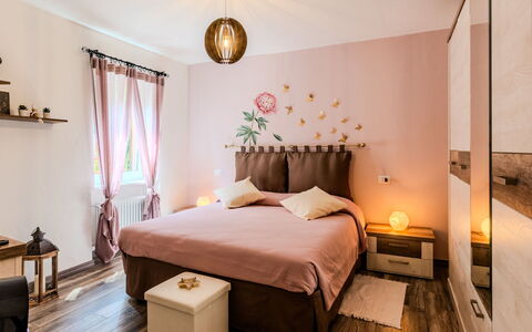 La Casetta di Lulù: Möbel, Interior Design, Bett, Schlafzimmer, Fussboden, Flooring, Holz, Bettdecke, Zimmer, Bedding