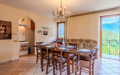 Cascina Rossa: Möbel, Interior Design, Decke, Flooring, Stuhl, Fussboden, Küche & Esszimmer Tisch, Esszimmer, Zimmer, Holzbeize