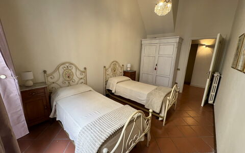 Alla Torre: Flooring, Fussboden, Holz, Interior Design, Möbel, Schlafzimmer, Bett, Decke, Zimmer, Bettrahmen