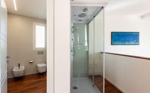 Pizzuta Country House: Flooring, Badezimmer, Interior Design, Fussboden, Armatur, Holz, Decke, Zimmer, Installation, Beleuchtung